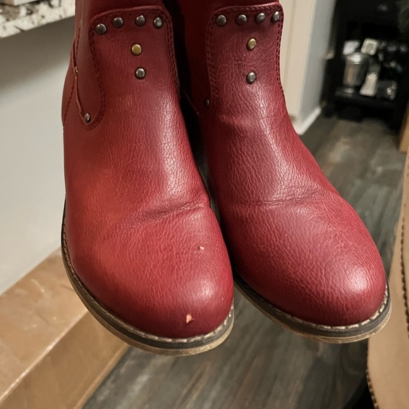 Studded red boots - Picture 7 of 8